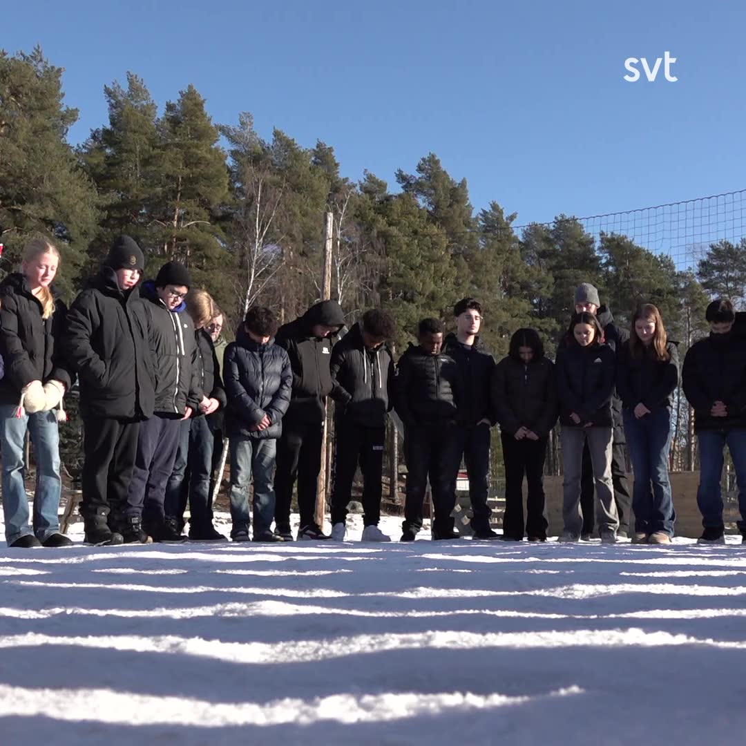 Sjätteklassarnas tysta minut i Falun för offren i Örebro: ”Inte rädd”